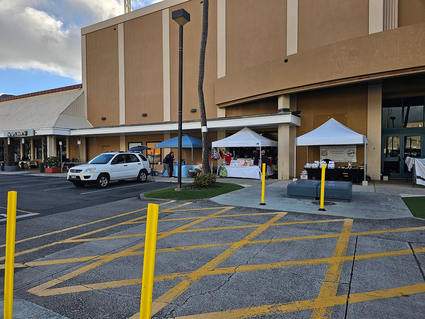 A 3rd Saturdays Koko Marina Center Craft & Vendor Fair