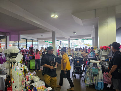 Pearl City Shopping Center  Parade Craft and Gift Fair