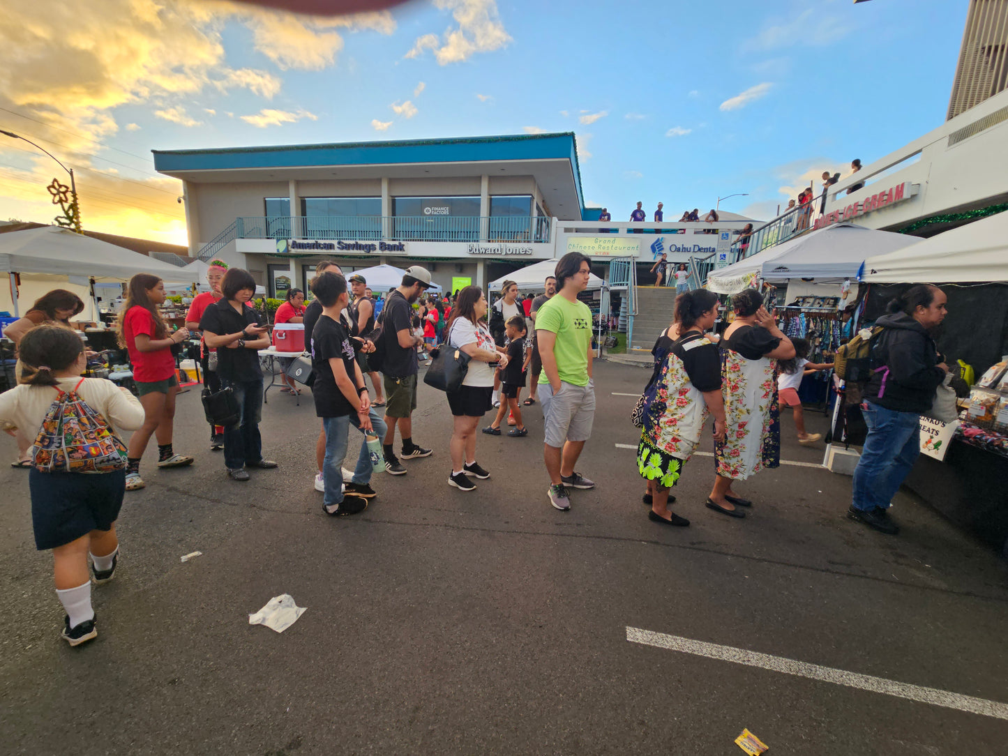 Pearl City Shopping Center  Parade Craft and Gift Fair